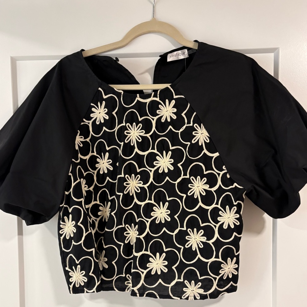Vestique Terry Top - Black and White Floral Women's Top - NWT